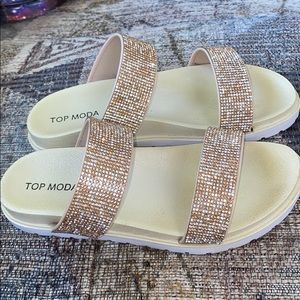 Sandals. Size 7